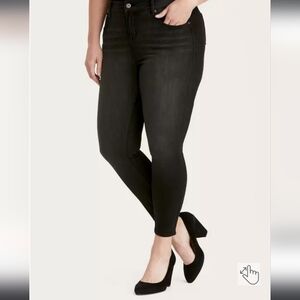 Torrid Premium Stretch High-Rise Curvy Black Skinny Jeans, size 18R
